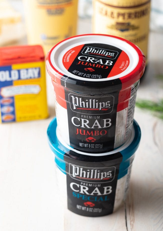 Lump and shredded crab meat in their containers.